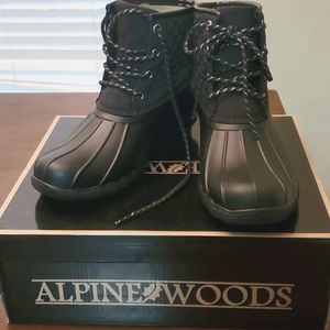 NIB Alpine Woods waterproof boots